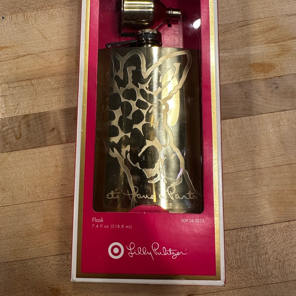 Lily Pulitzer (for target) giraffe flask. New in box